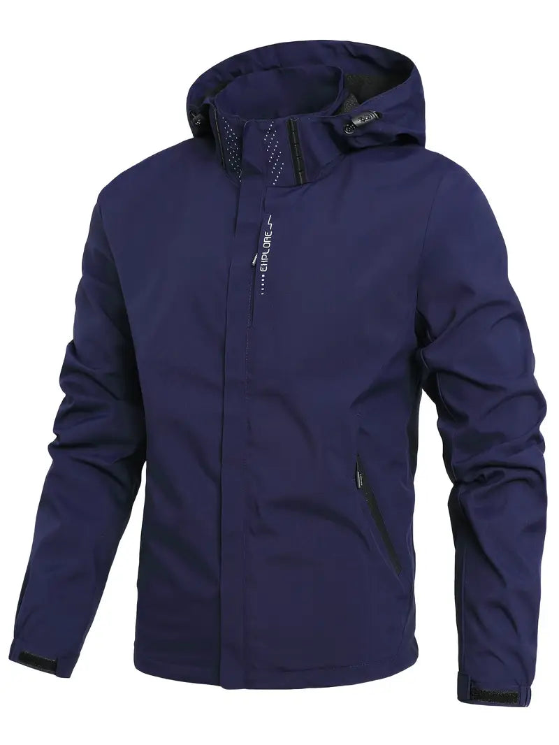 Stilvoller Herren Regenmantel in Langform ideal für nasses Wetter beim Wandern