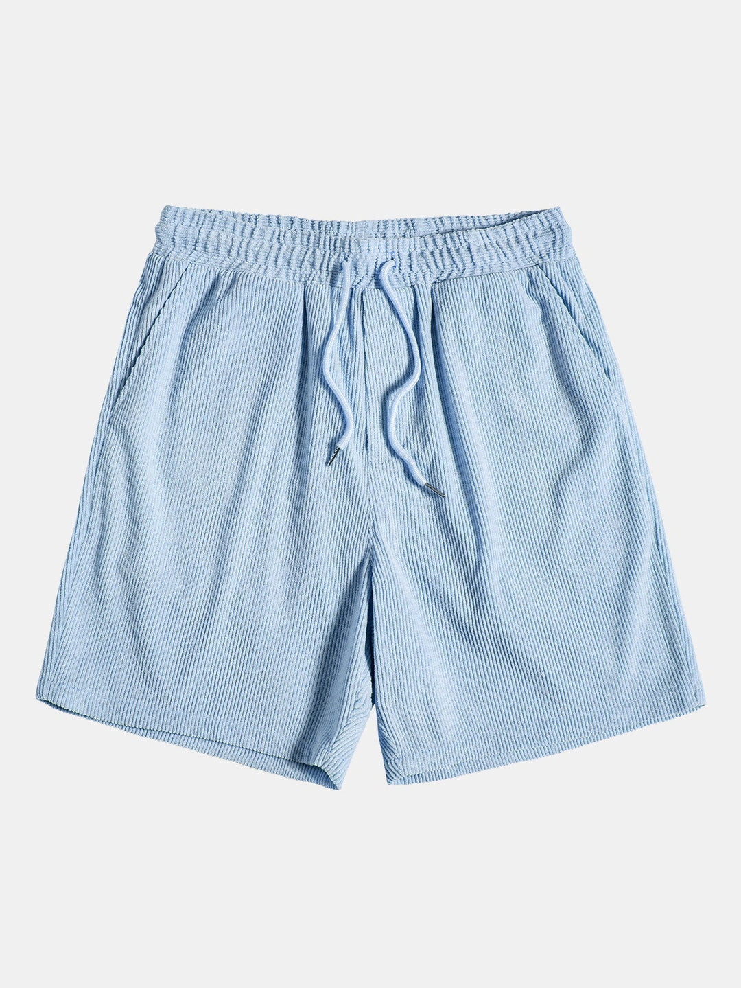 Moderne Herrenmode Kombination aus leichtem Hemd und Shorts