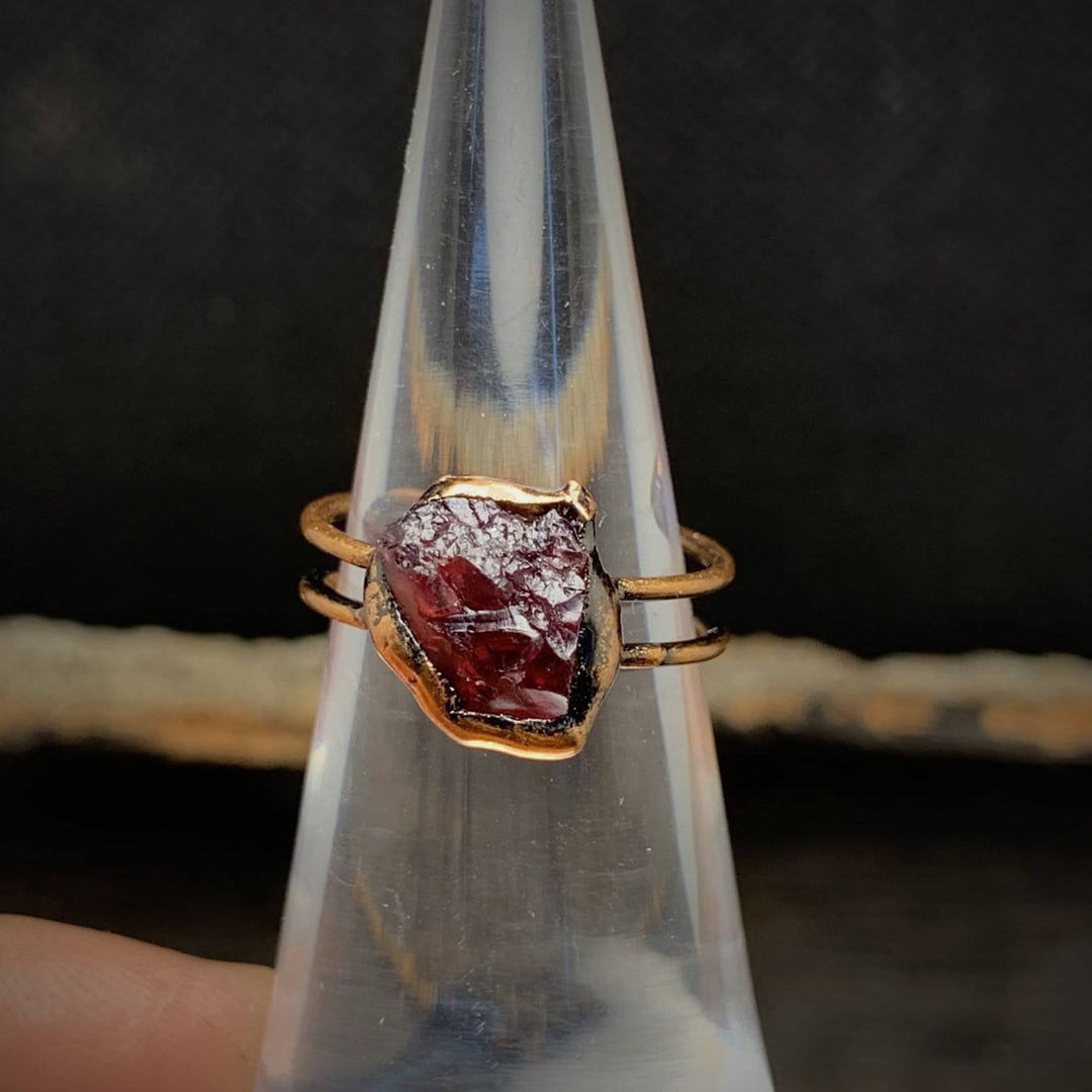 Rohstein-Geburtsring: Unikat-Schmuck