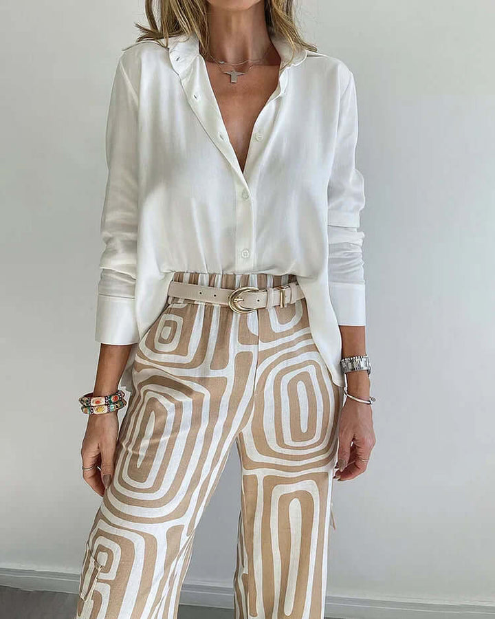 Ordentliches Set mit Bluse und Gürtel