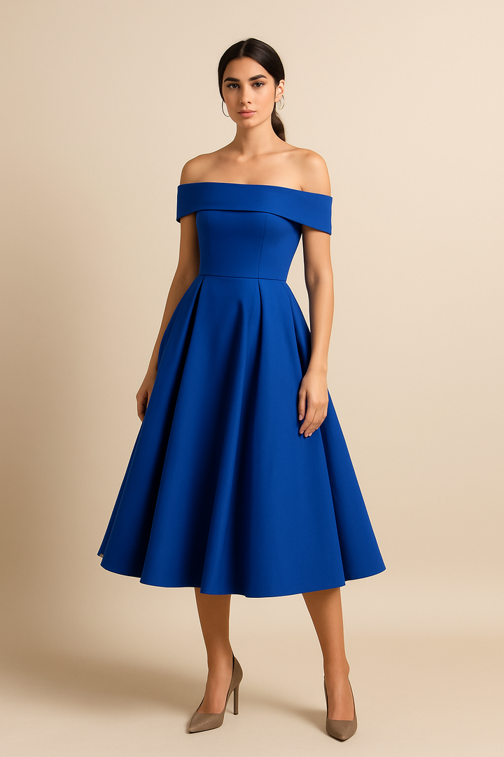 Damen A-Linien Kleid in Blau, präsentiert vor neutralem Hintergrund