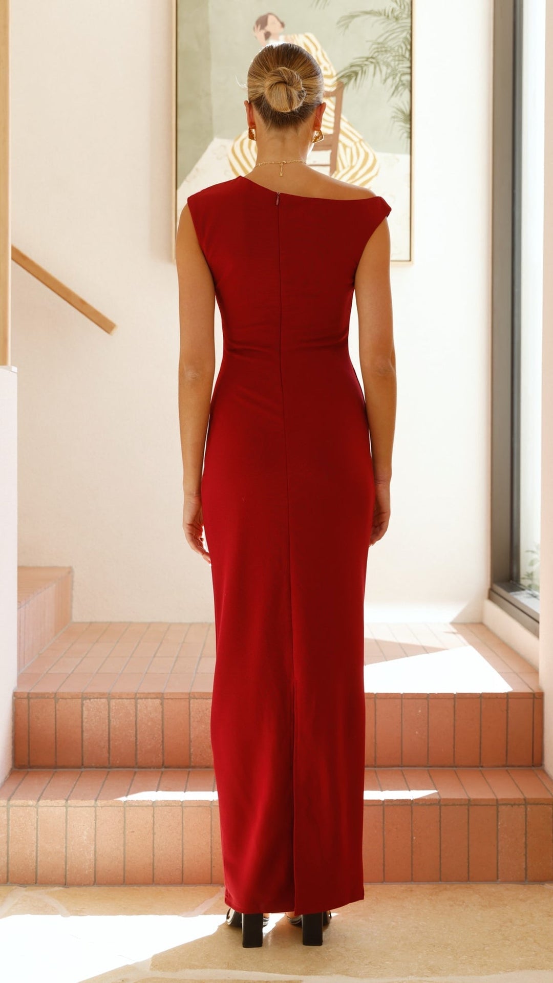 Blaues asymmetrisches Maxikleid, ideal als festliches Damenkleid.