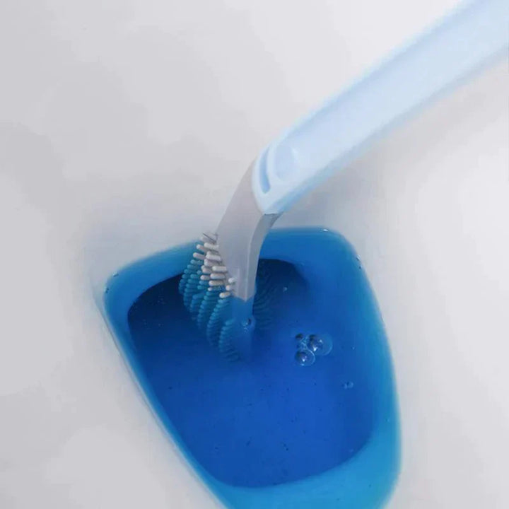 Blaue WC-Bürste mit Kunststoffgriff reinigt Toilette, hygienische Reinigung, Badezimmerzubehör.