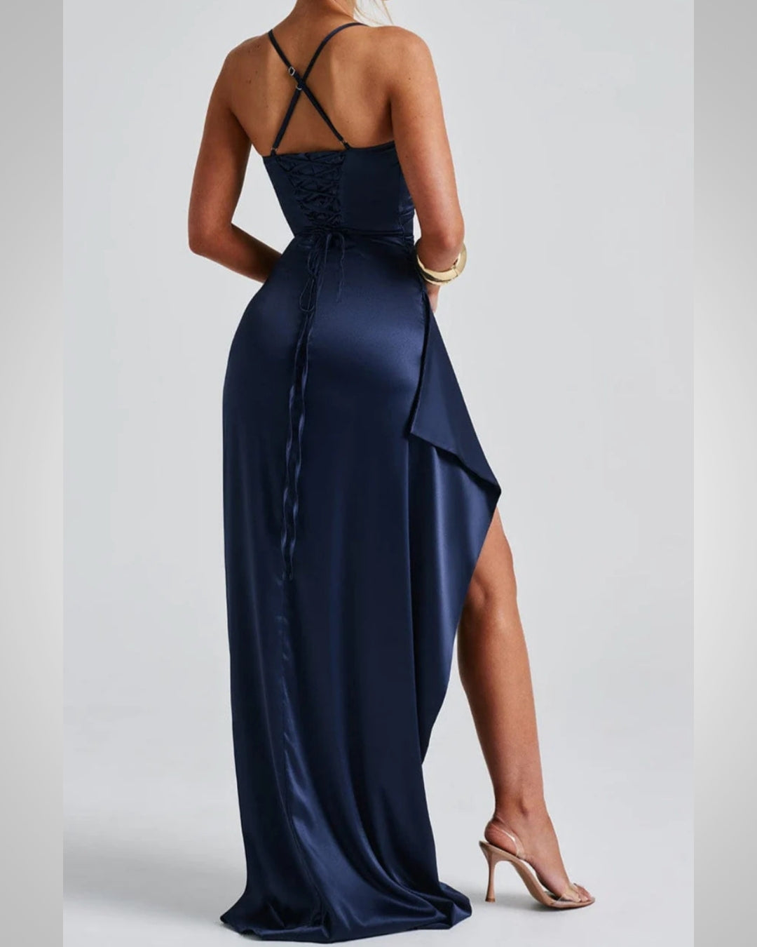 Festliches, figurbetontes Spaghettiträger Maxikleid für Hochzeitsgäste in Marineblau mit elegantem Schlitz.