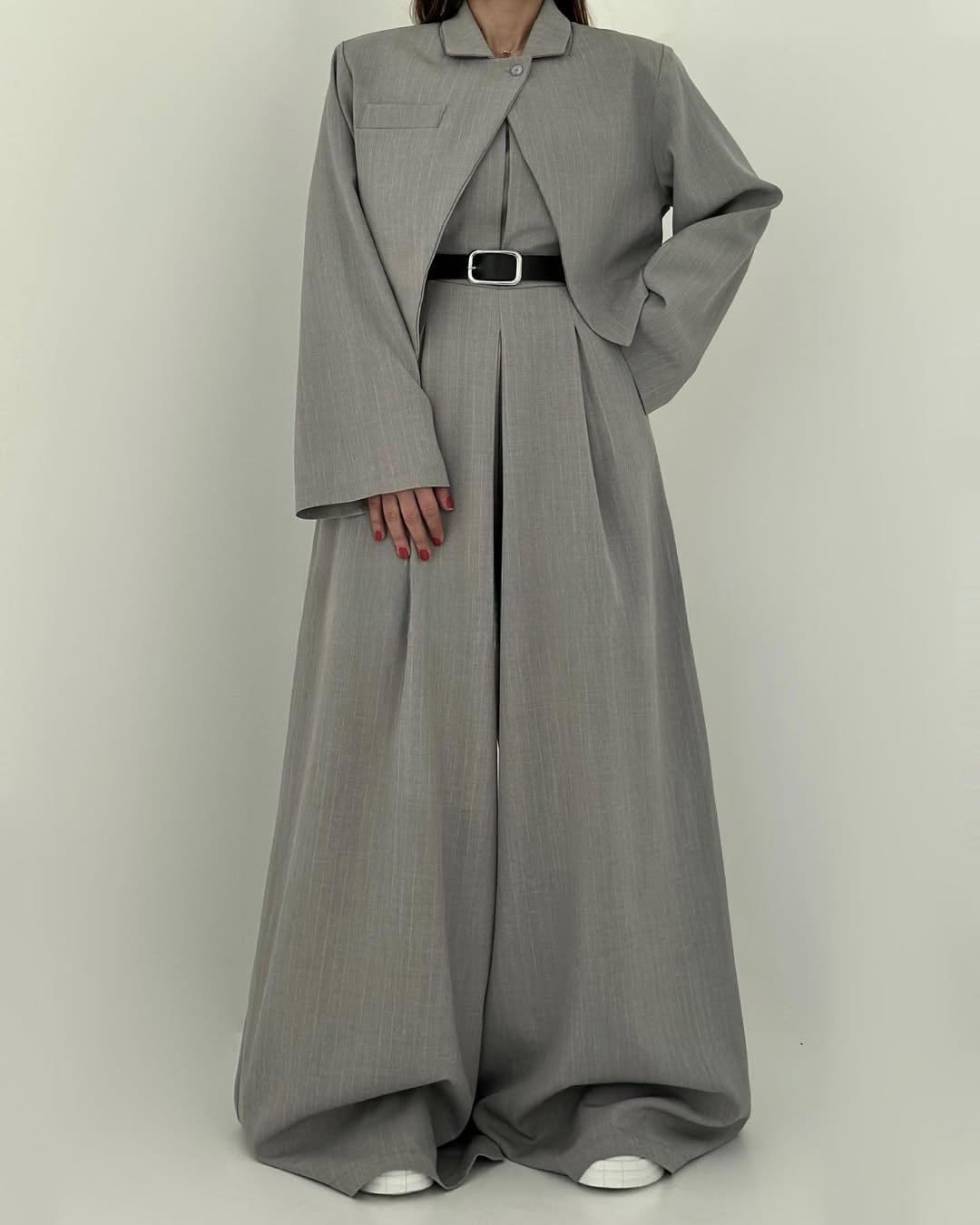 Graues Damen Set mit trägerlosem Top und eleganter Hose