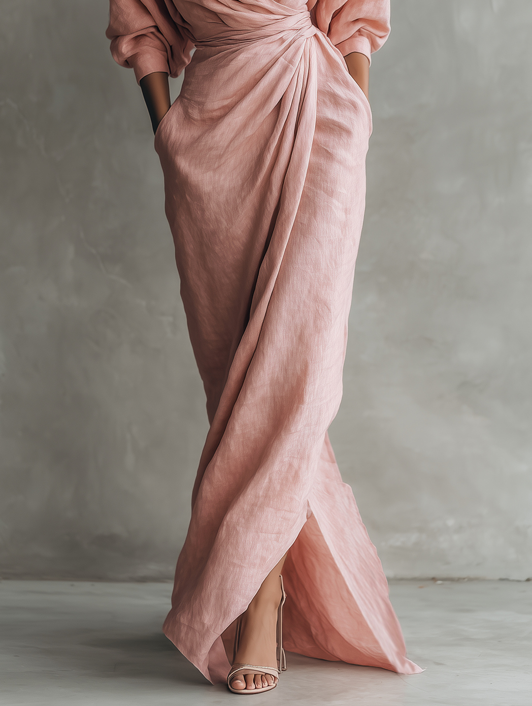 Nahaufnahme des Stoffes und Wickeldetails am Damen Maxikleid Julianna