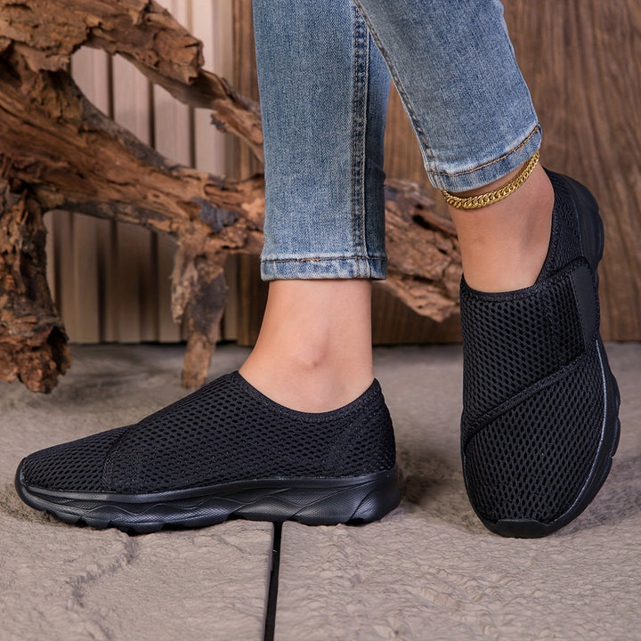 Detailaufnahme des atmungsaktiven Obermaterials der Damen Slip-On Sneaker