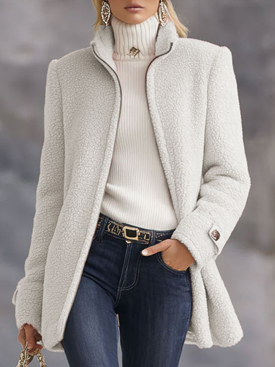 Damen Warme Stehkragen Fleecejacke in Weiss präsentiert