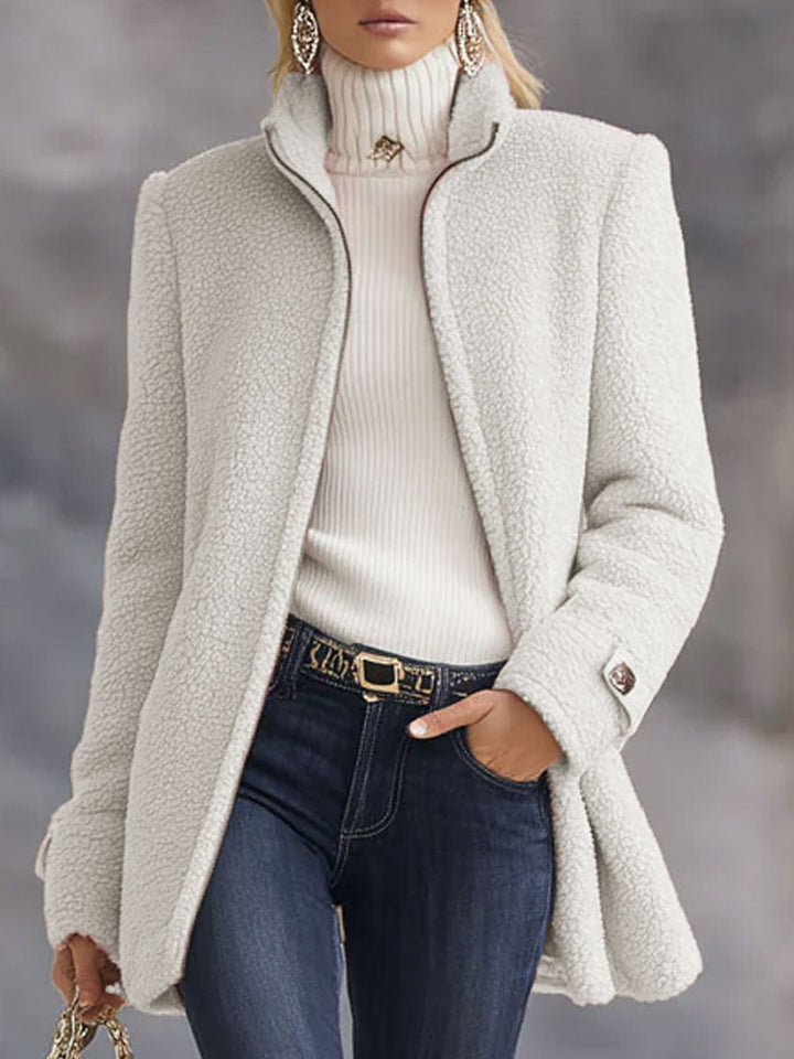 Damen Warme Stehkragen Fleecejacke in Weiss präsentiert