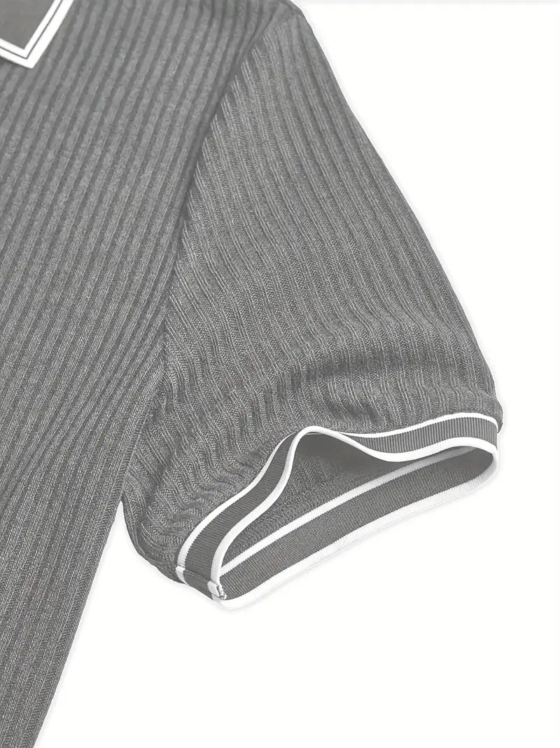 Feine Textur des Stoffes beim Sommer Herren Shirt