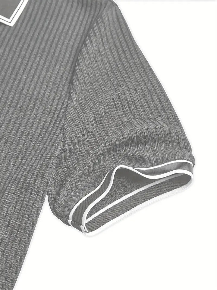 Feine Textur des Stoffes beim Sommer Herren Shirt