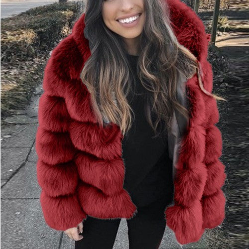 Stilvolle Winterjacke für Damen mit kuscheligem Kragen und Kapuze