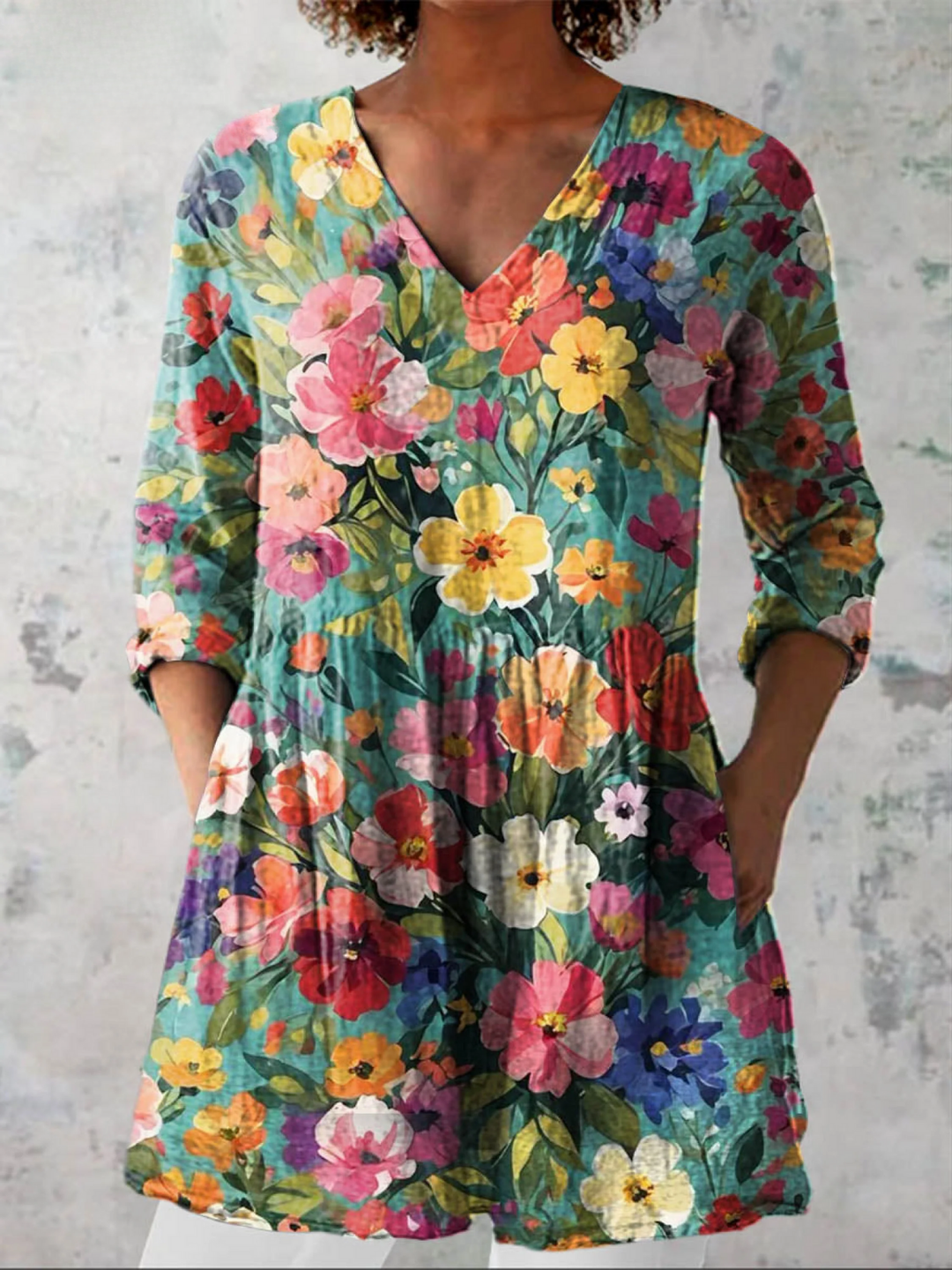 Damen lange Bluse mit V-Ausschnitt und mehrfarbigem Blumenmuster in lockerer Passform