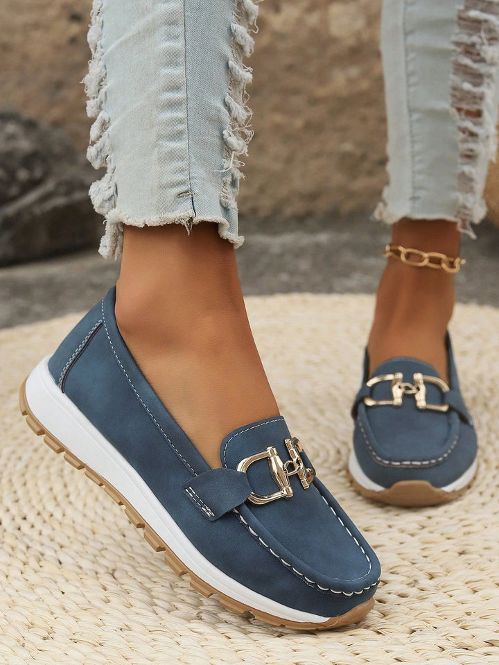 Damen Mokassins in Marineblau kombiniert mit heller Jeans
