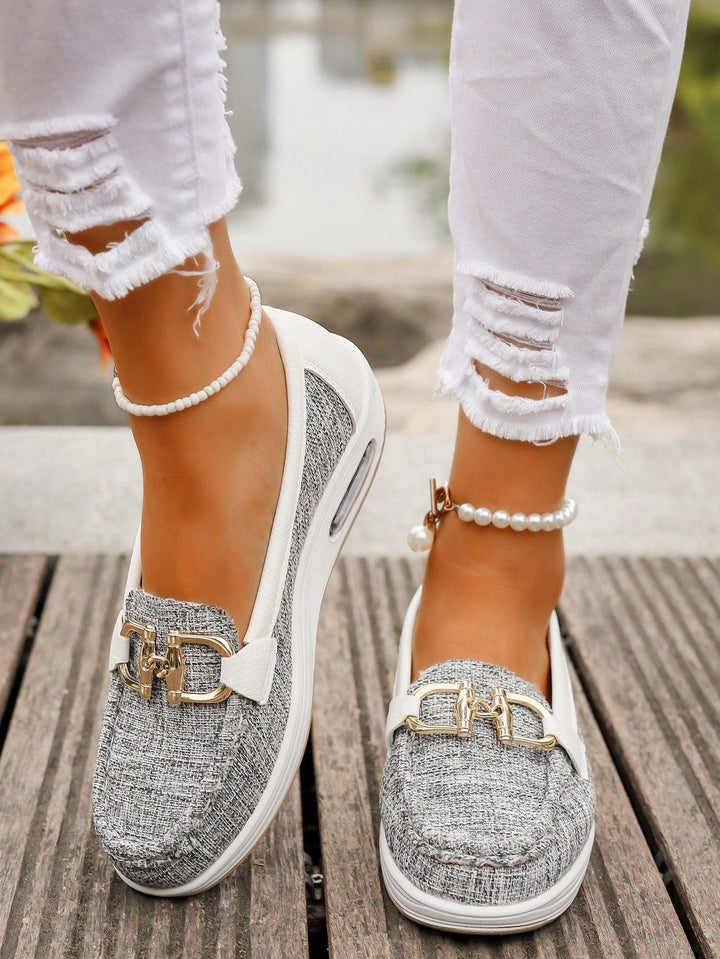 Bequeme Slipper für Damen mit rutschfester Sohle in Detailansicht