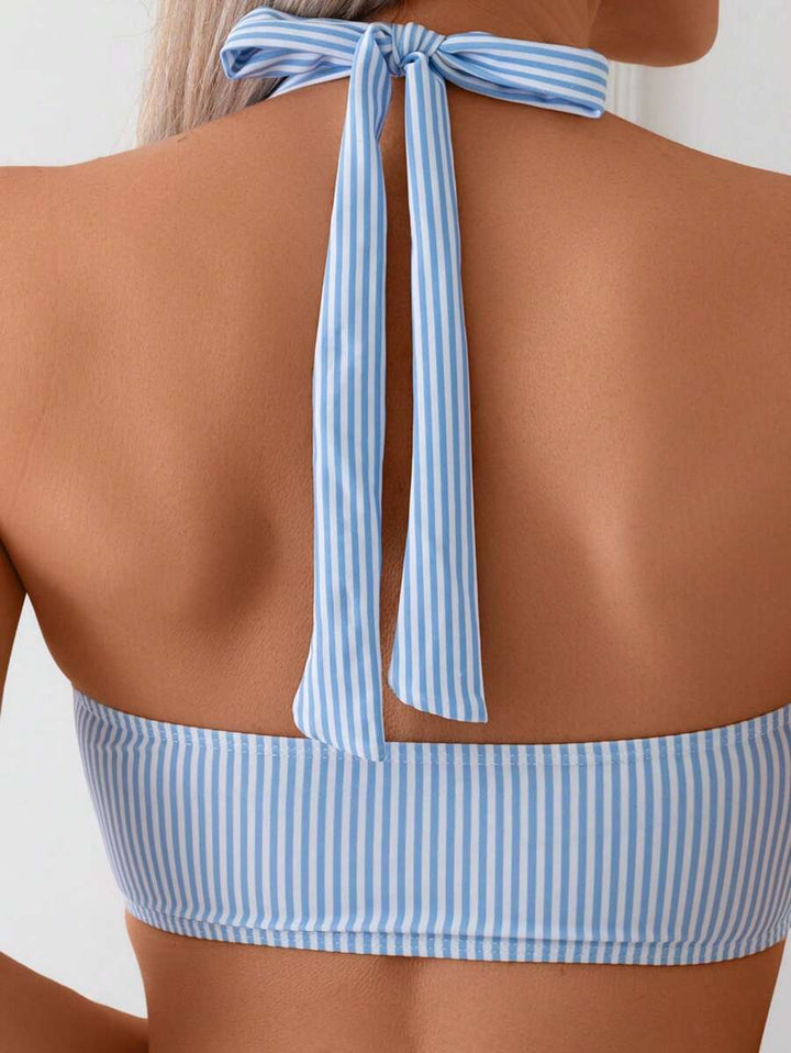 Trendiger Sommer Bikini für Strand und Pool, vorne gezeigt
