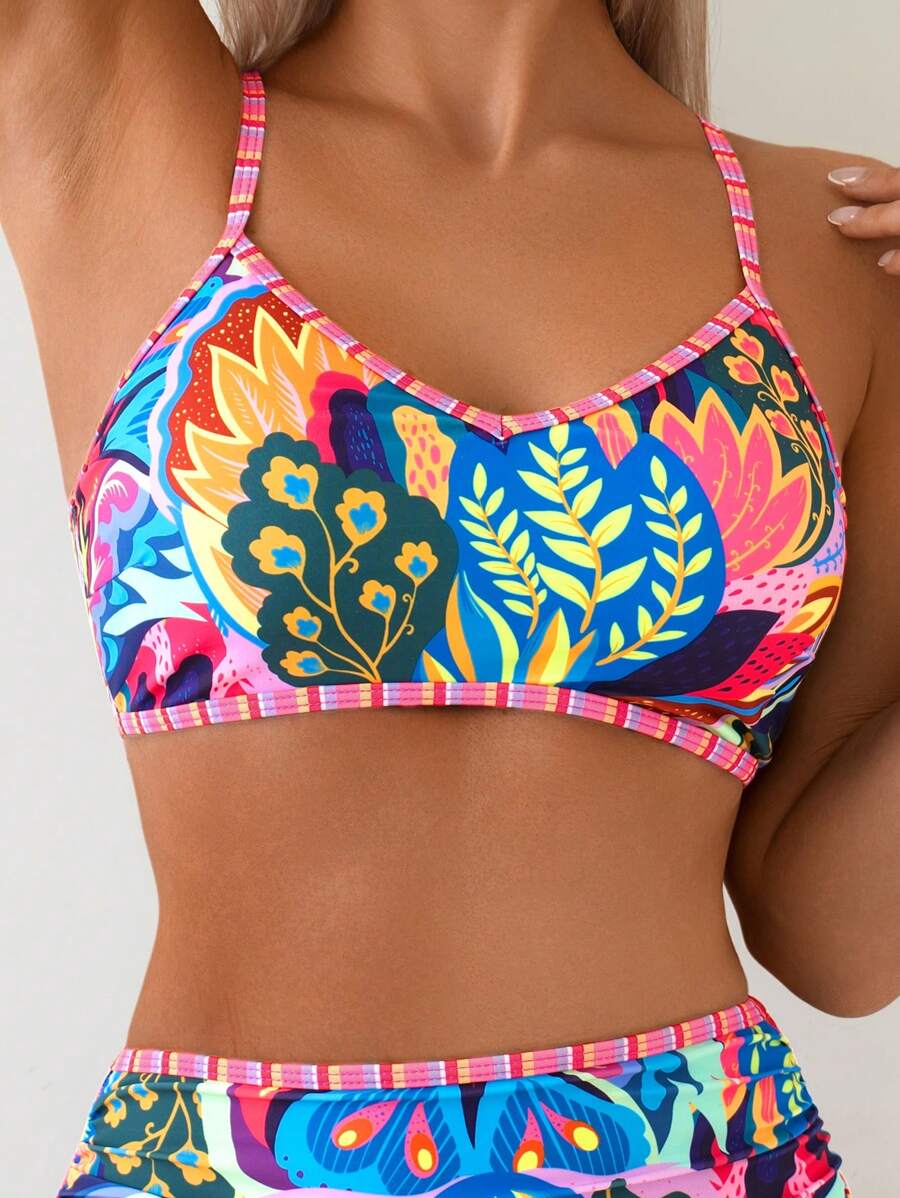 Zweiteilige Damen Bademode mit tropischem Print in sommerlichem Design