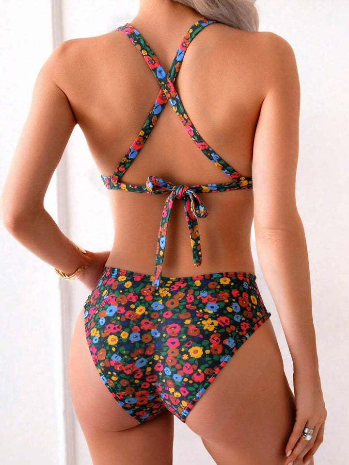 Zweiteiliger Bikini in bunten Sommerfarben für den Urlaub