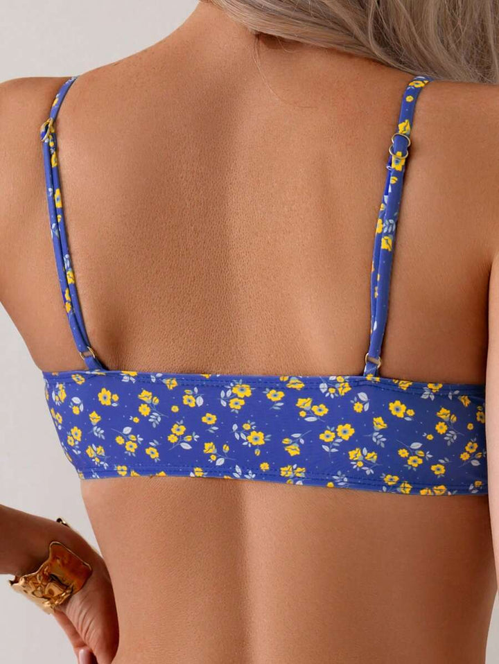 Zweiteilige Damen Bademode mit floralem Muster und hohem Schnitt