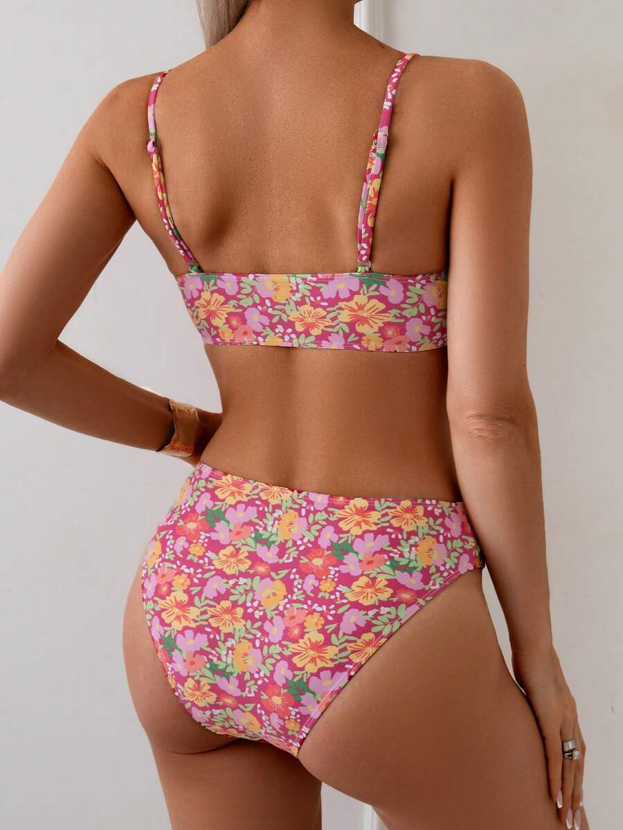 Trendige Strandbekleidung Damen Bikini mit floralem Design