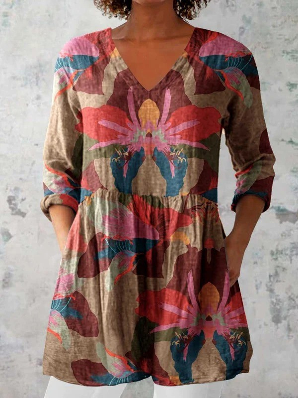 Damen lange Bluse mit V-Ausschnitt und mehrfarbigem Muster im Alltag