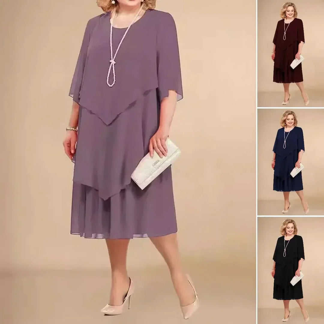 Vollständige Produktansicht des eleganten Damenkleids mit asymmetrischem Design und Rundhalsausschnitt.