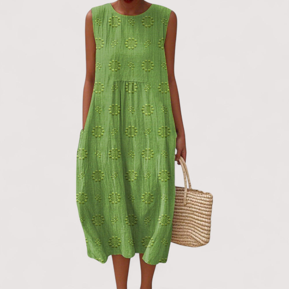 Bequemes ärmelloses Damen Sommerkleid mit floralem Muster. Ideal für warme Tage, leicht & atmungsaktiv.