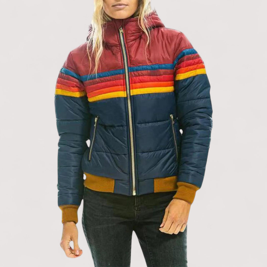 Modische Damen Allwetterjacke mit praktischem Regenschutz und Kordelzug im Detail