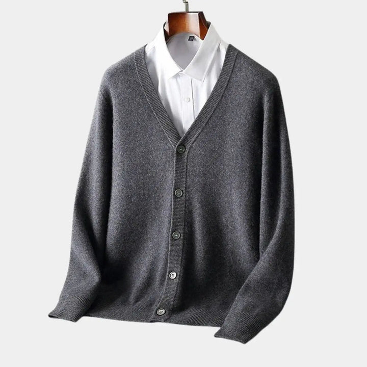 Detaillierte Ansicht der feinen Maschen unserer Herren Strickjacke