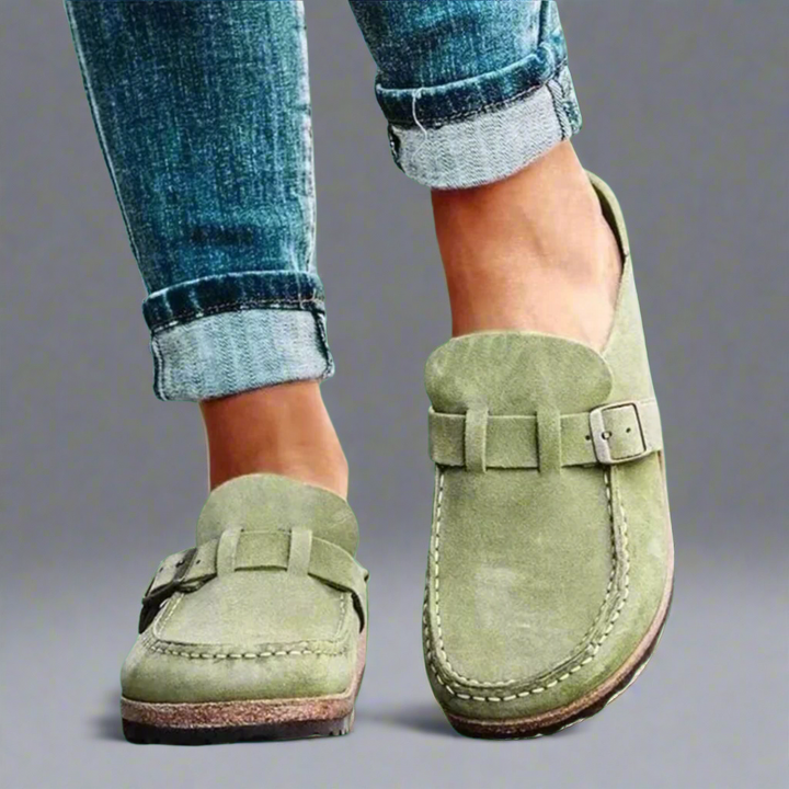 Bequeme orthopädische Damensandale, die Stil und Komfort perfekt für jeden Sommertag vereint.