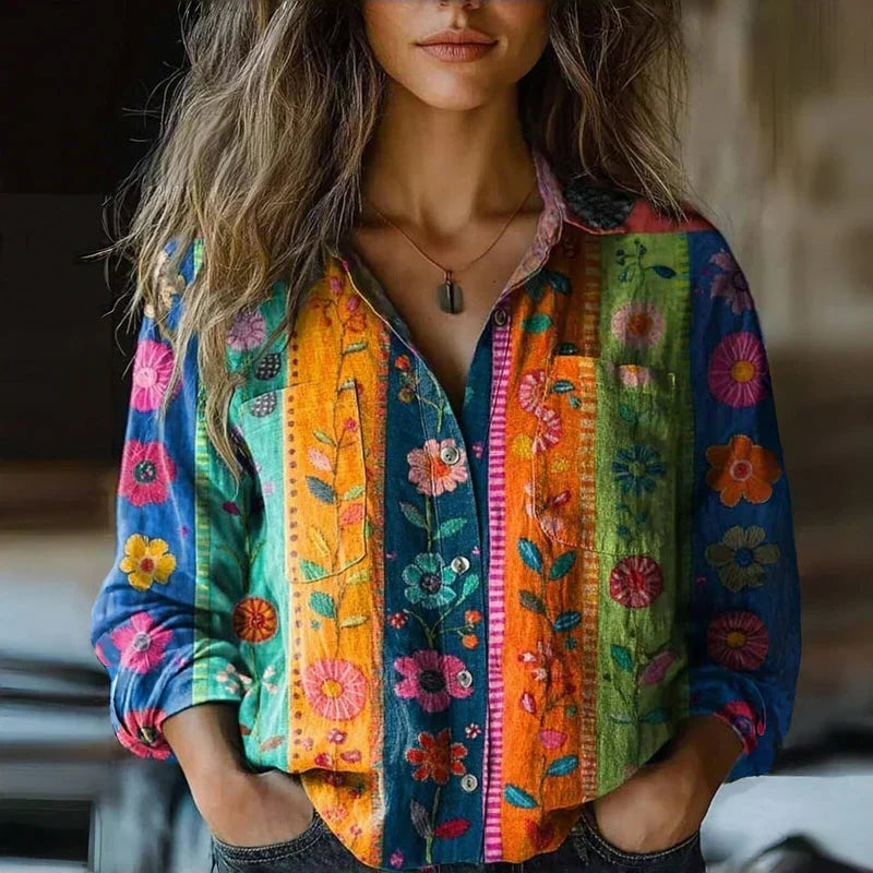 Komfortable Damen Hemdbluse mit modischem Vintage Print, locker geschnitten für eleganten Retro Look im Alltag.