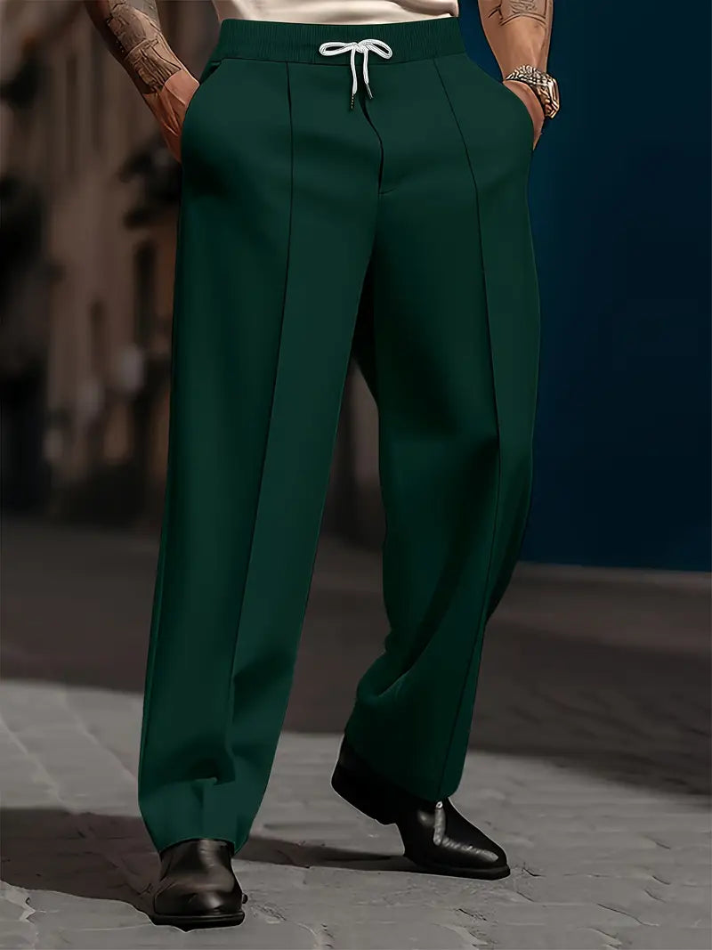 Detailaufnahme des Stoffes und der Tasche einer Herren Casual Hose