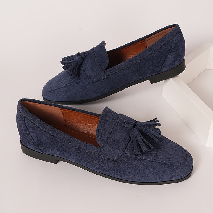 Schwarze Komfort-Slipper mit Quasten, weiche Damenschuhe in der Ansicht