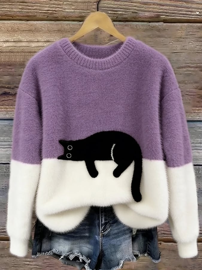 Freizeittaugliche Alltagsmode: Damen Oversized Pullover mit Katzenmotiv gefaltet