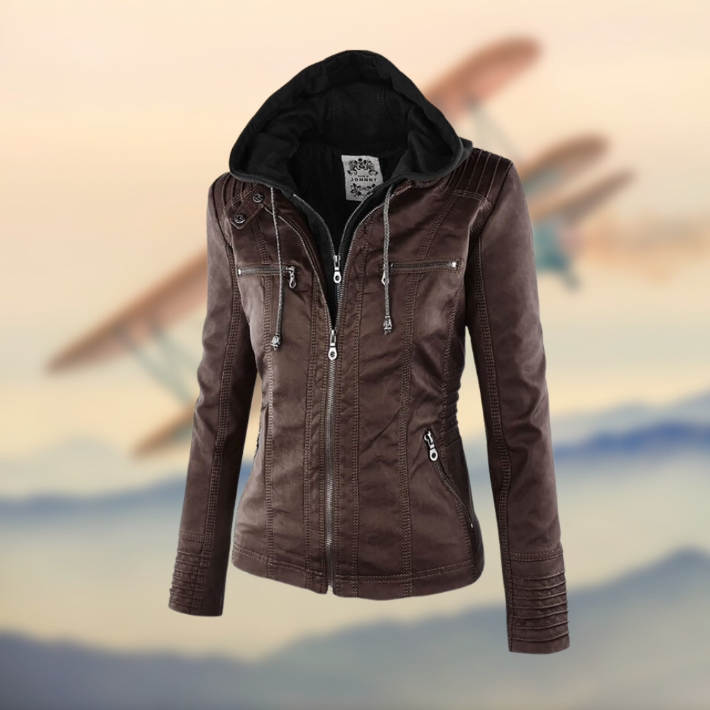 Stilvolle Damenjacke für Übergangszeiten, als elegante Freizeitjacke mit Kapuze. Modische Damenmode.