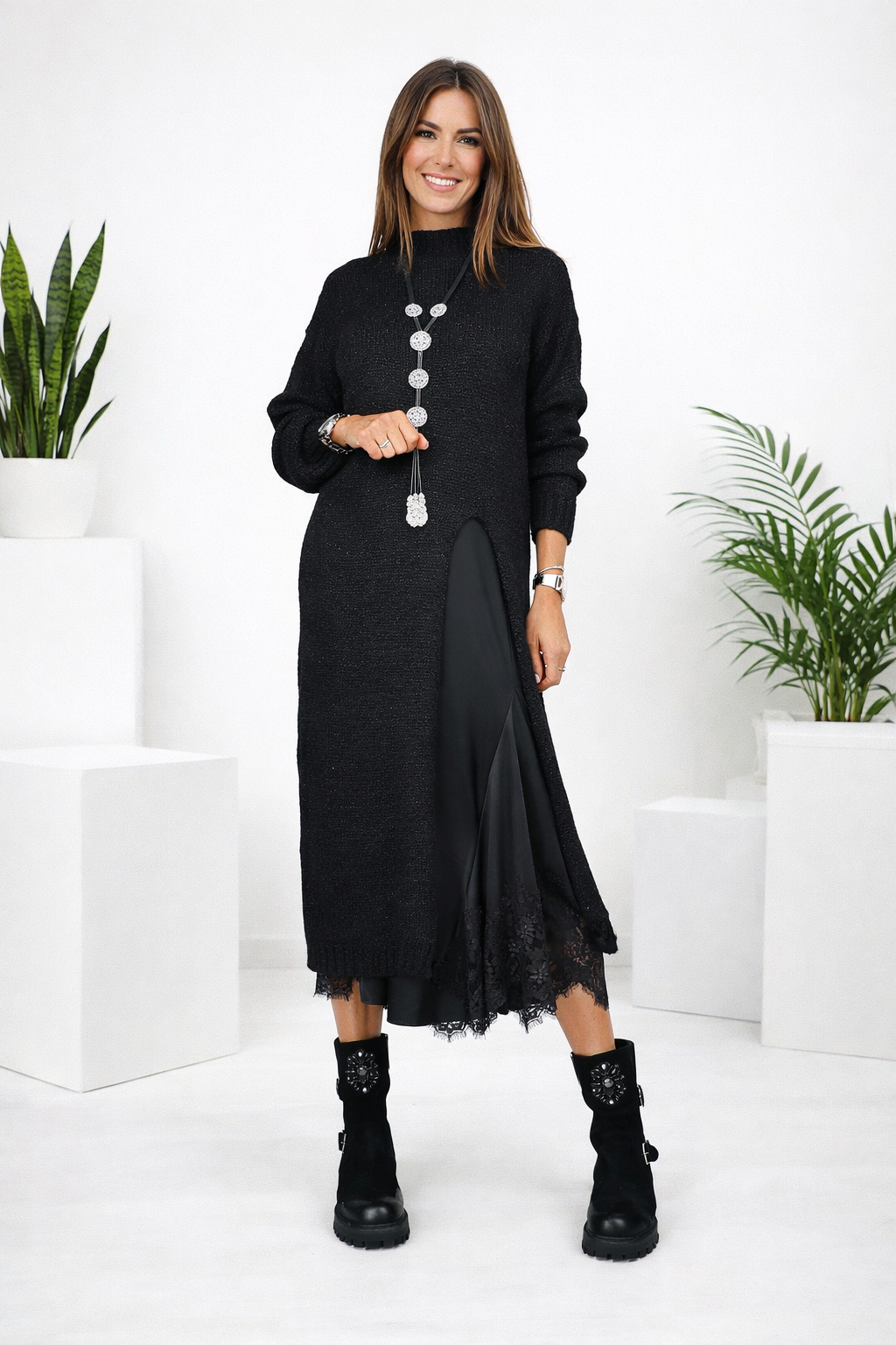 Damen zweiteiliges Set in Schwarz mit Strickpullover und fließendem Unterkleid