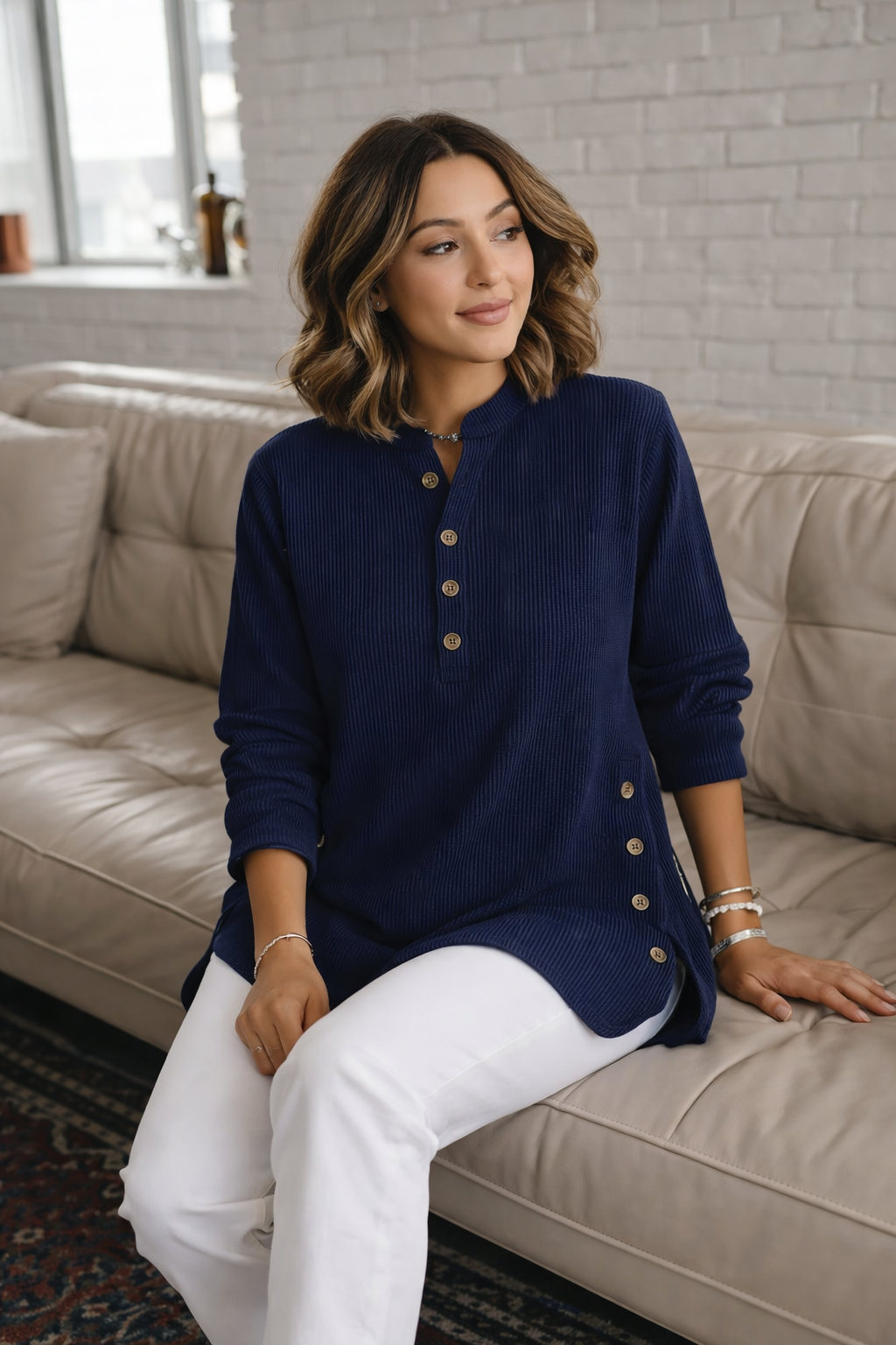 Damen Langarmshirt mit Knopfleiste in modischer Casual Passform für Damenmode