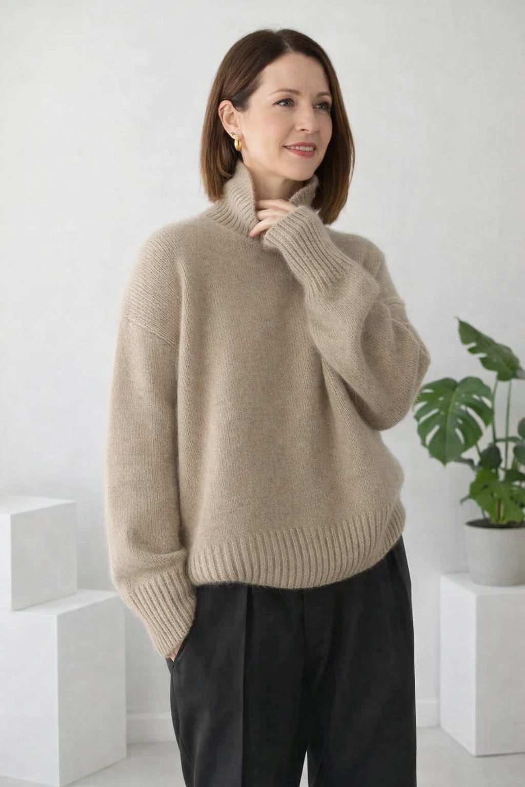 Einfarbiger Strickpullover für Damen, Rückansicht mit lockerer Passform