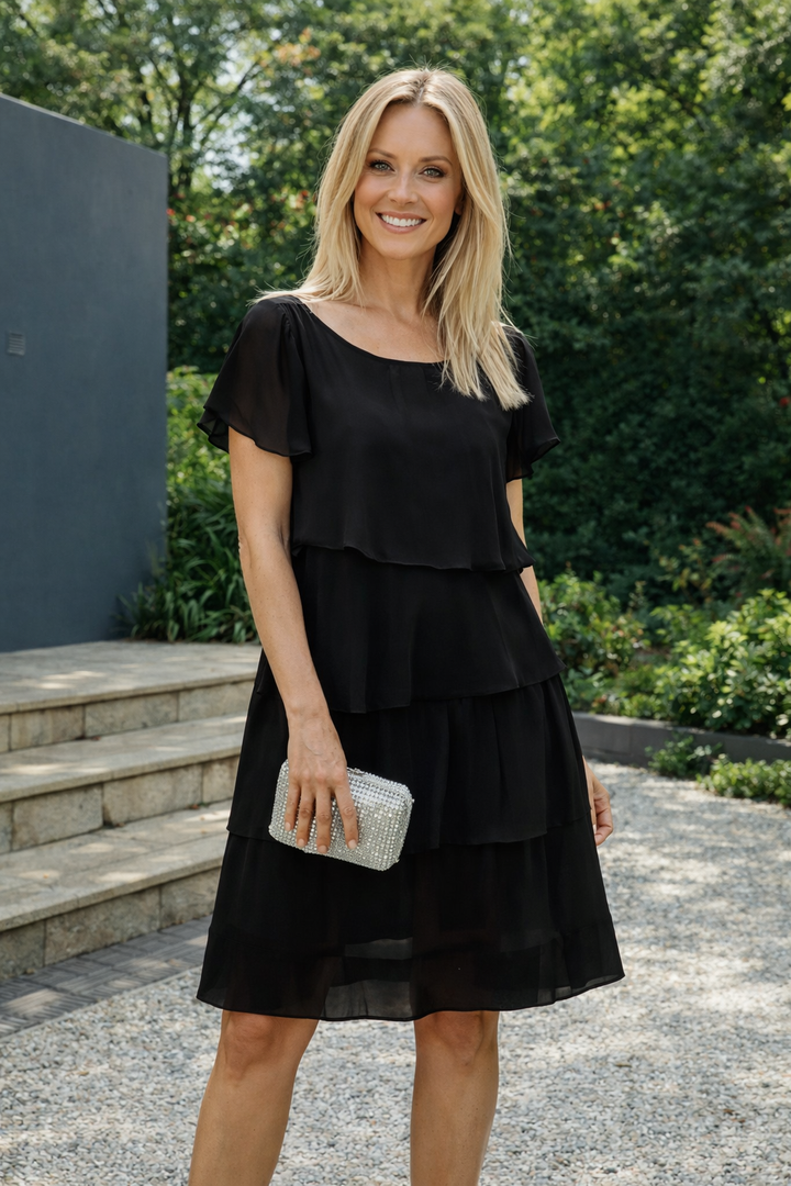 Damen Sommerkleid knielang mit Rüschen in eleganter Detailansicht