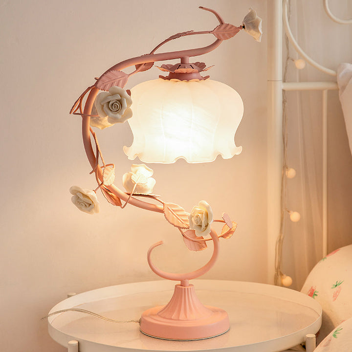 Stilvolle überdachte Rosenlampe für Romantische Räume