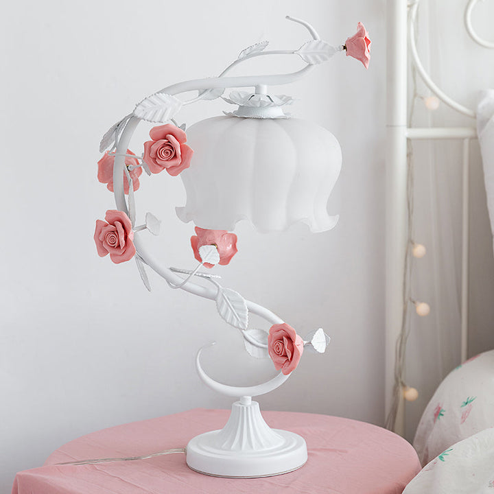 Stilvolle überdachte Rosenlampe für Romantische Räume