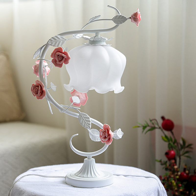 Stilvolle überdachte Rosenlampe für Romantische Räume