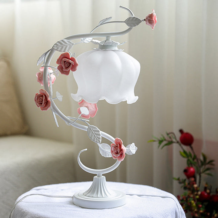 Stilvolle überdachte Rosenlampe für Romantische Räume