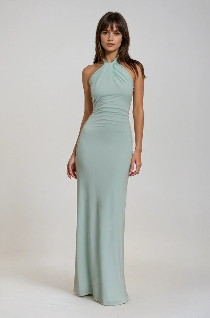 Elegantes Damen Neckholder Maxikleid für Sommeranlässe, fließender A-Linien Schnitt, perfekt als Abendkleid.