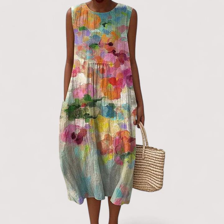 Bequemes, gemustertes Damenkleid in Rosa, ideal als vielseitiges Freizeit- oder Urlaubskleid mit fließendem Stoff.