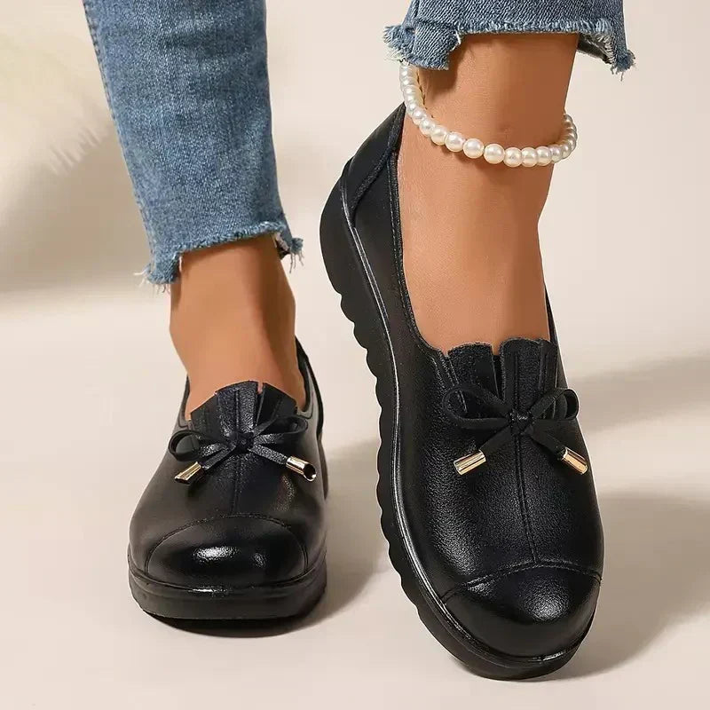 Modische Damen Komfort Mokassins für den Alltag, orthopädisch mit unterstützendem Fußbett & weichem Material.