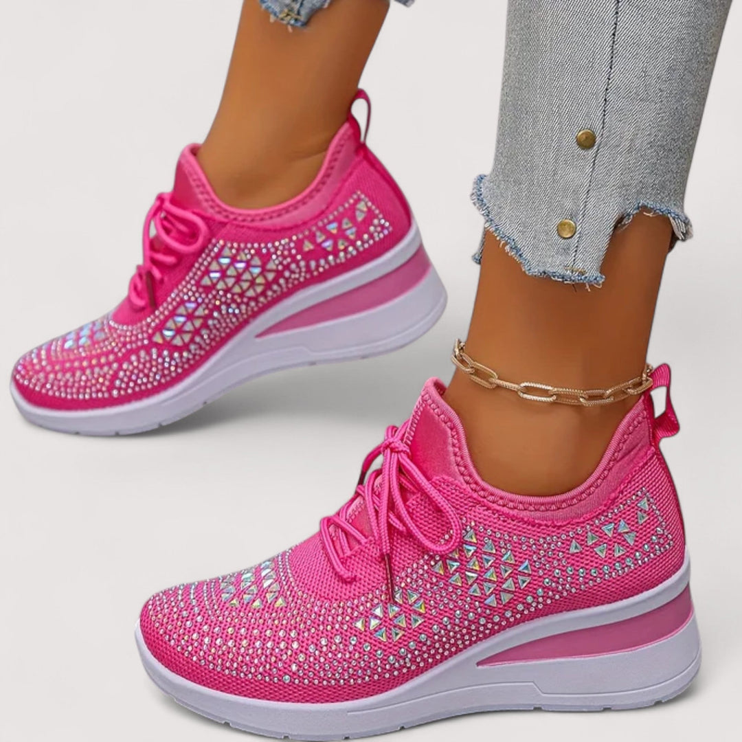 Detaillierte Schnürung der Damen Glitzer-Sneaker. Robust und funktional für sicheren Halt.