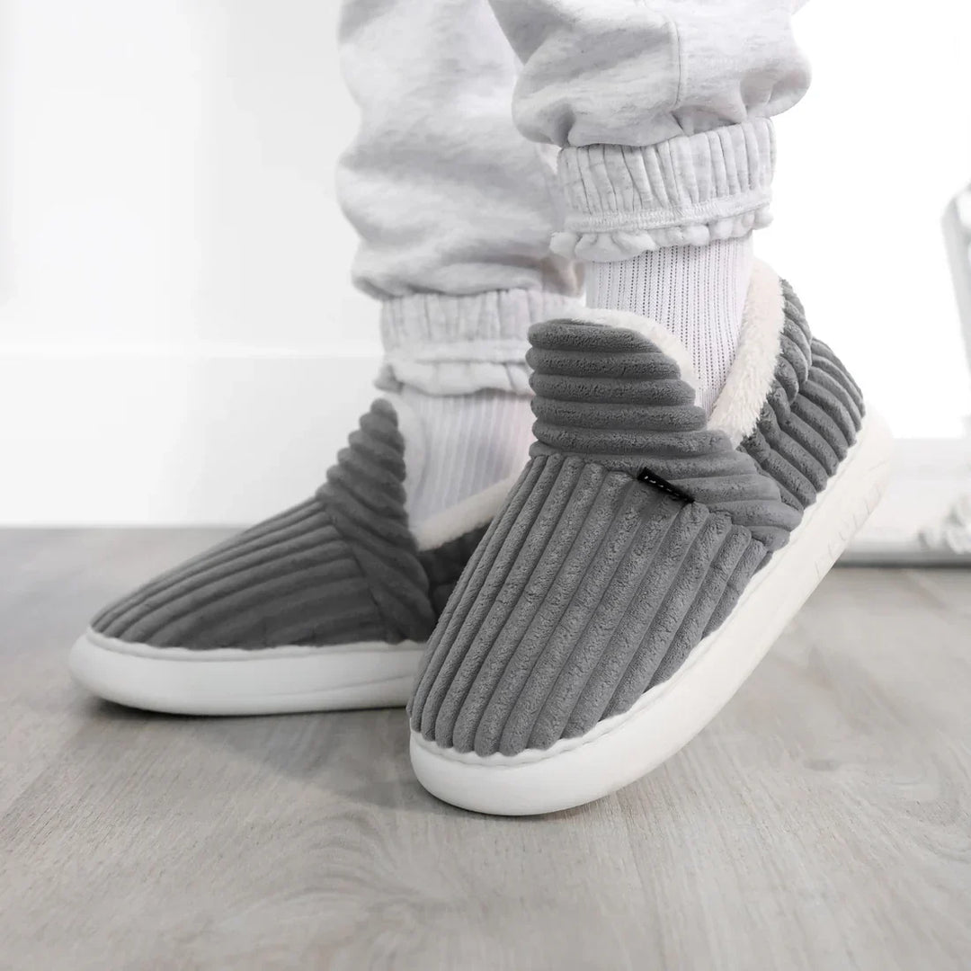 Weiche Damen Plüsch-Schuhe für Indoor und leichte Outdoor-Nutzung, sehr bequem.