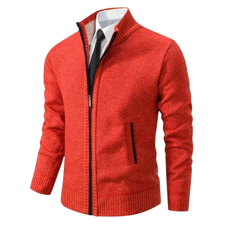 Klassische Strickjacke für Herren modern kombiniert im Alltag