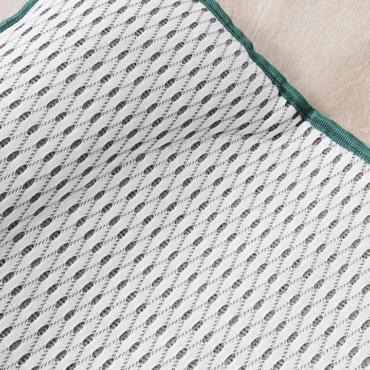 Katzenmatte grün, atmungsaktiv, mit weichem Kissen – ideal für sommerliche Tierliege & Komfort.